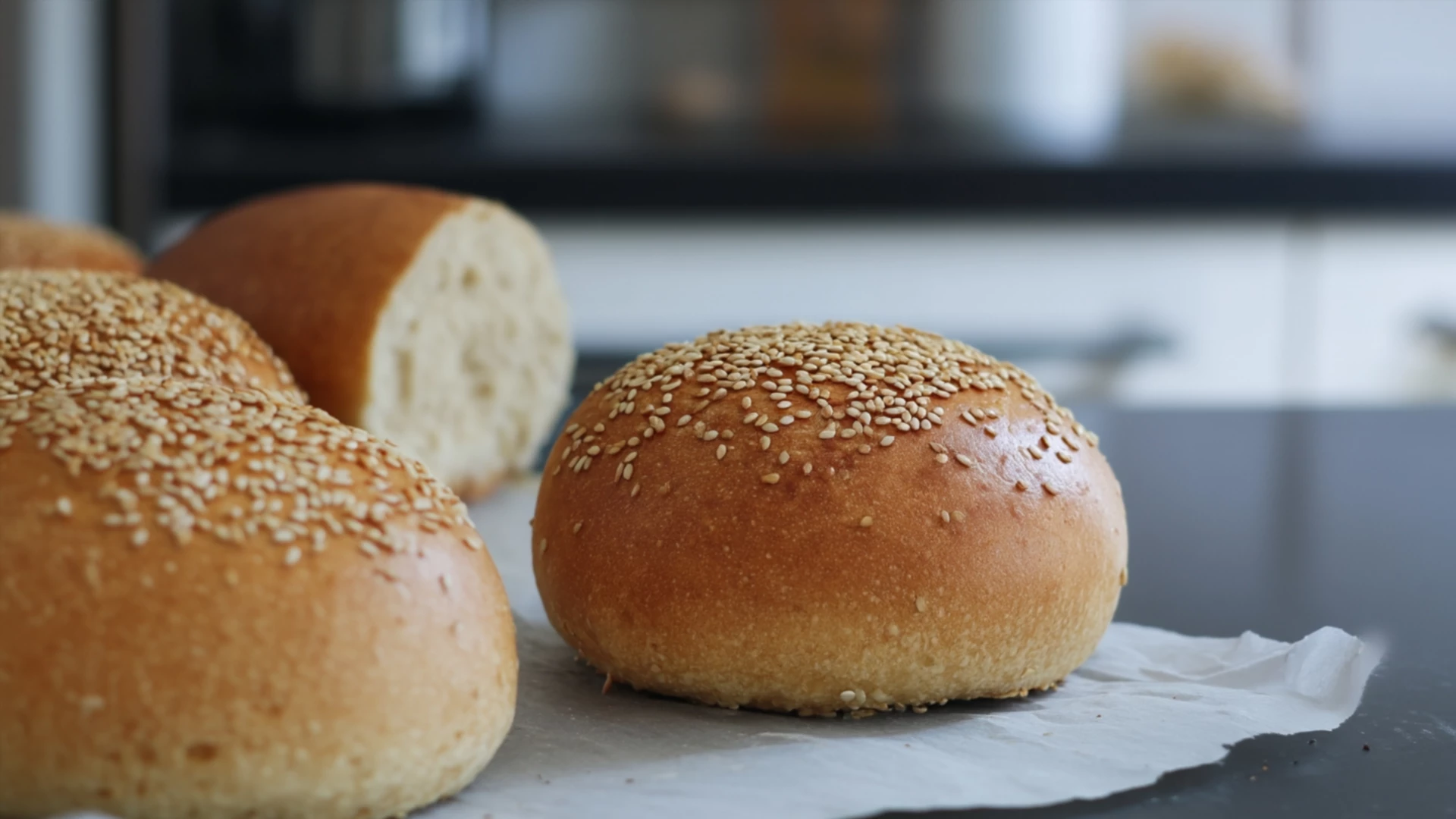 Фото блюда: Пышные булочки на сухих дрожжах для бургеров