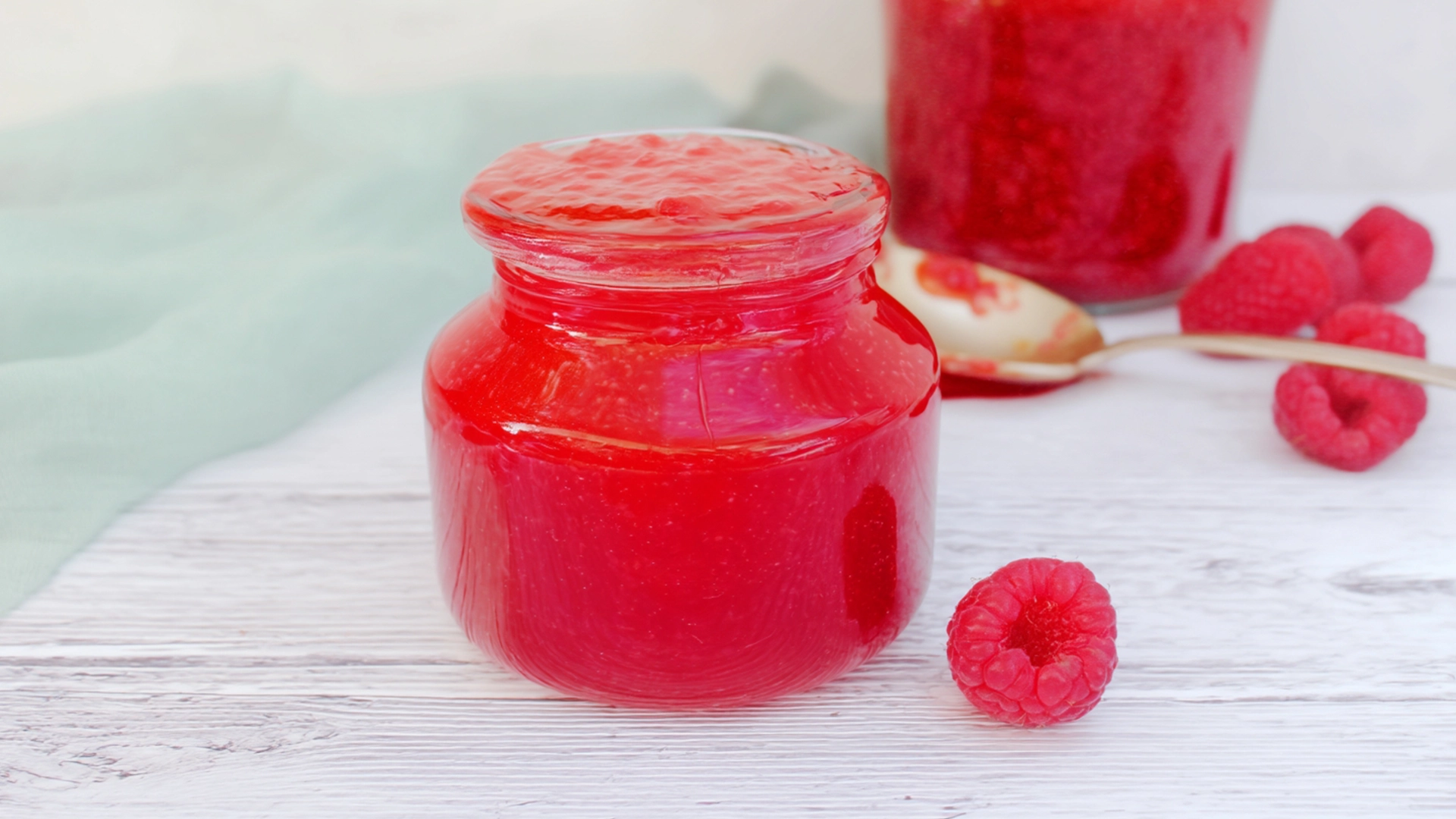 Фото блюда: Нежное малиновое пюре для идеальных рулетов