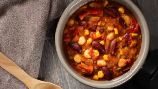 Фото рецепта: Насыщенное овощное рагу с яркой кукурузой