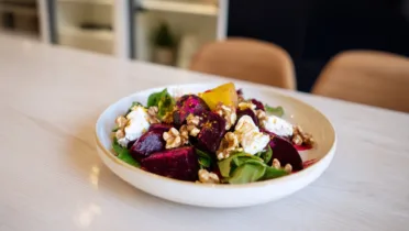 Фото блюда: Салат который делает свеклу праздничной