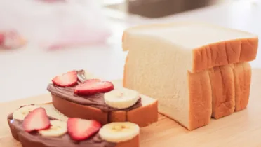 Фото блюда: Сладкий сандвич с шоколадным маслом и фруктами