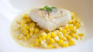 Фото рецепта: Нежная сайда в сливочной кукурузе