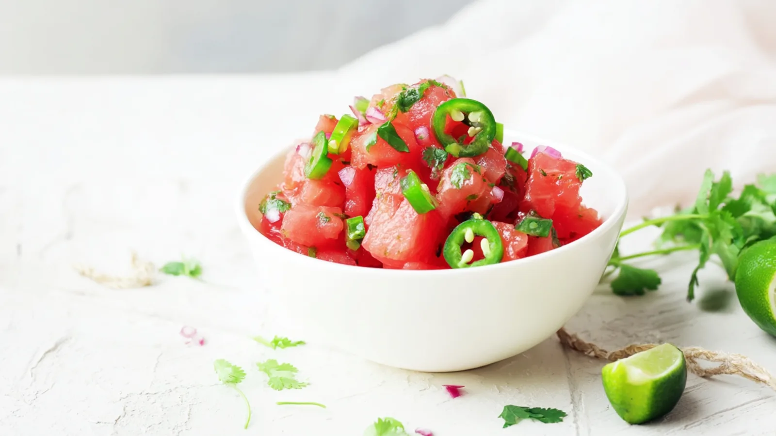 Фото блюда: Свежий севиче из арбуза с лаймом и жгучим перцем