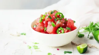 Фото рецепта: Свежий севиче из арбуза с лаймом и жгучим перцем