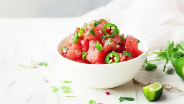 Фото блюда: Свежий севиче из арбуза с лаймом и жгучим перцем