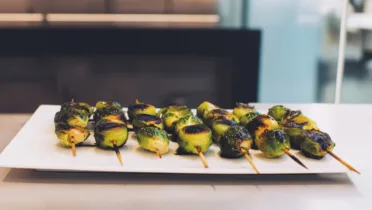 Фото блюда: Шашлычки из брюссельской капусты с ароматом гриля