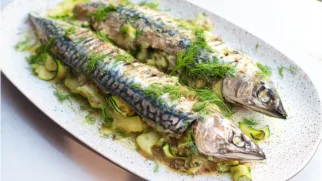 Фото рецепта: Скумбрия запеченная с кабачками