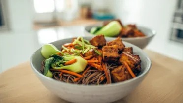 Фото рецепта Соба с тофу и овощами в ароматном соевом соусе