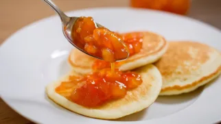 Фото рецепта: Соус из морошки для нежных сырников