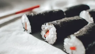 Фото блюда: Суши с краснопёркой для аккуратной домашней подачи