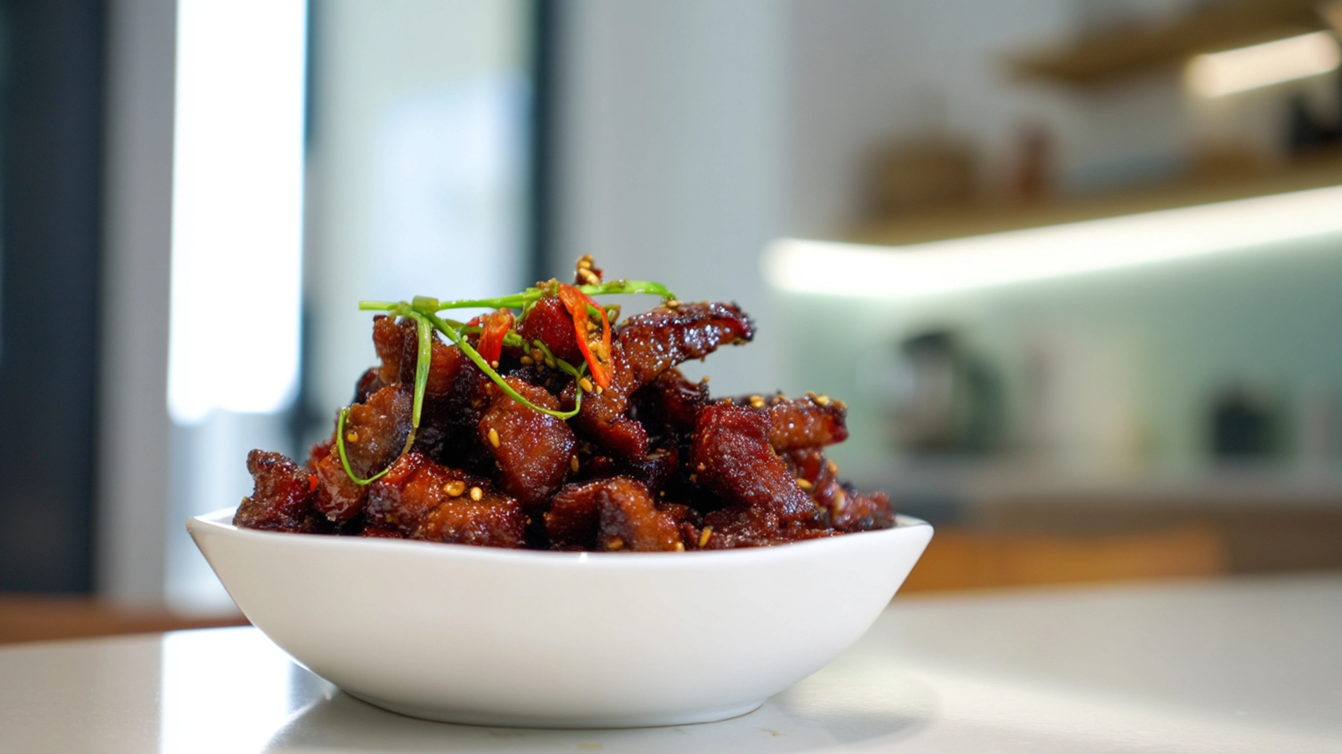 Фото блюда: Хрустящая китайская свиная шейка с карамельным блеском