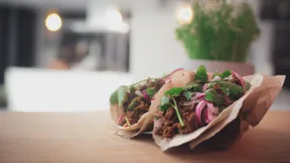 Фото рецепта: Тако с говядиной и пряным кориандром