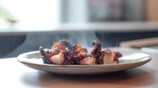 Фото рецепта: Пикантные тапас с осьминогом и паприкой для гурманов