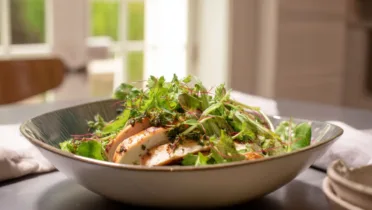 Фото рецепта Теплый салат с курицей и прованскими травами