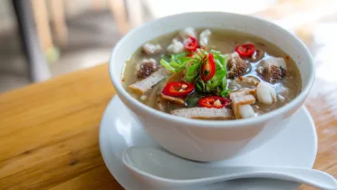 Фото блюда: Пряный том ям со свиной кожей который удивляет вкусом