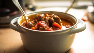 Фото блюда: Томленый гуляш из индюшачьих желудков с насыщенным соусом