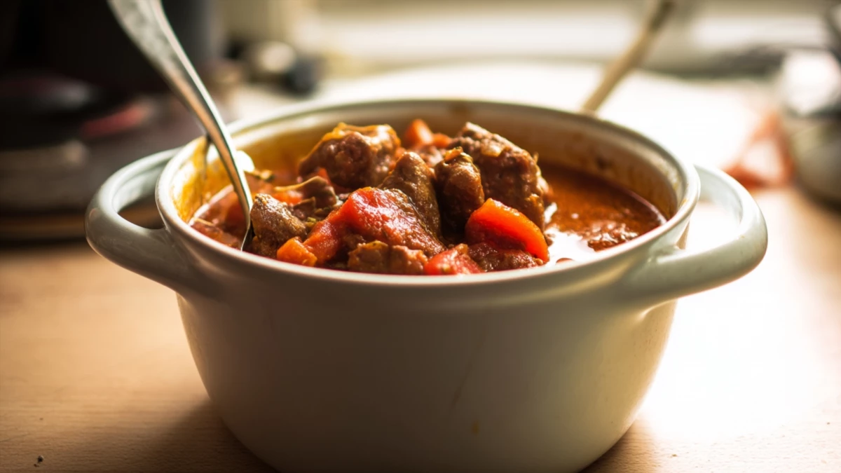 Фото блюда: Томленый гуляш из индюшачьих желудков с насыщенным соусом