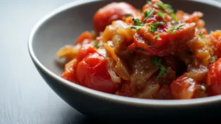 Фото рецепта: Нежная тушеная пекинская капуста с томатами