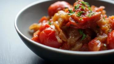 Фото рецепта Нежная тушеная пекинская капуста с томатами