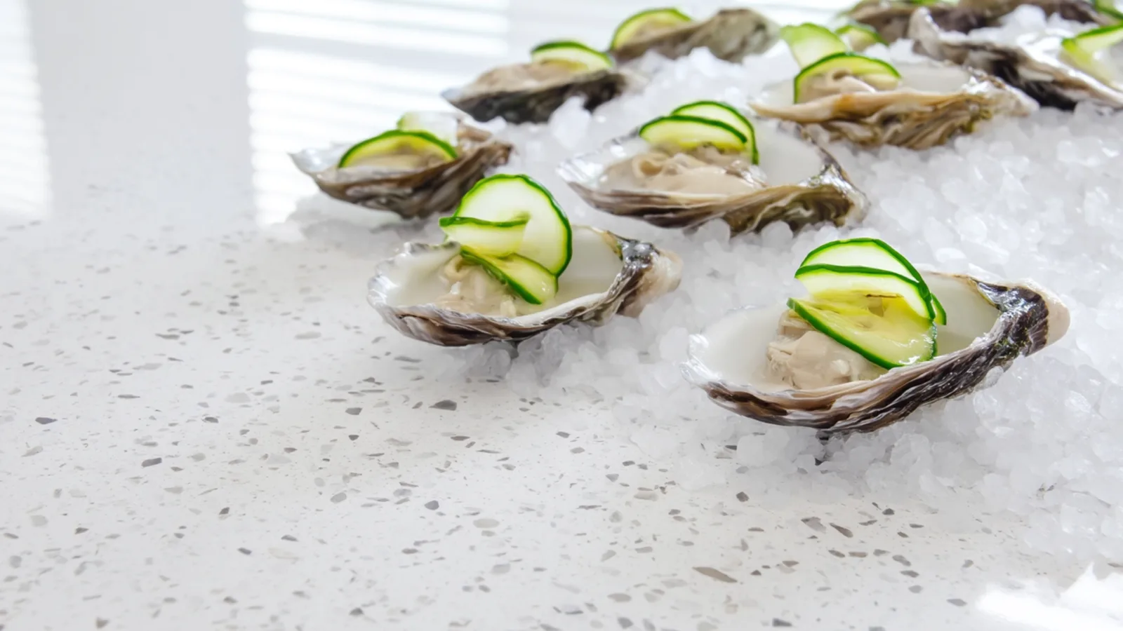 Фото блюда: Освежающие устрицы с огуречным граните
