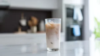 Фото рецепта: Освежающий ванильный напиток с мягким вкусом