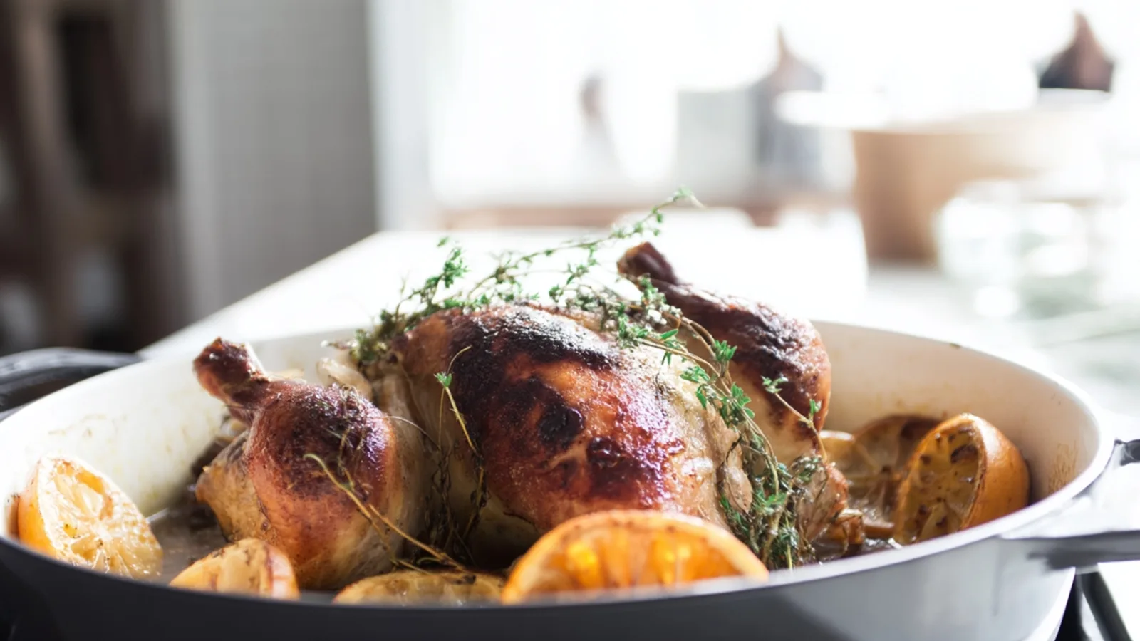 Фото блюда: Сочный запеченный цыпленок с лимоном для праздничного стола