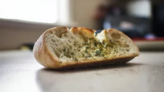 Фото рецепта: Запеченный хлеб с травами