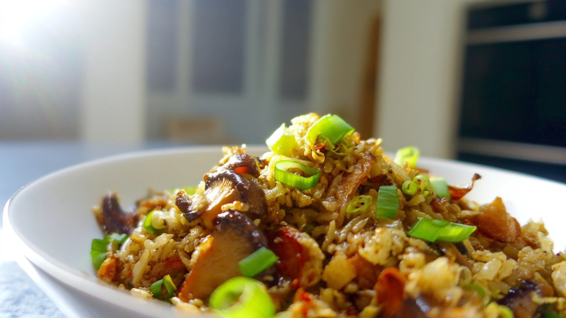 Фото блюда: Ароматный жареный рис с шиитаке для быстрого ужина