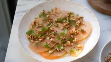 Фото рецепта Айвовый салат с орехами — рецепты, калорийность и как приготовить