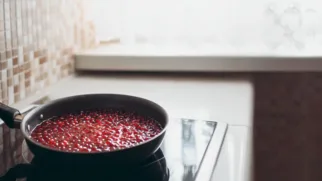 Фото рецепта: Булгур с гранатовым соусом: кисло сладкий гарнир с восточным ароматом