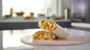 Фото блюда: Буррито с цветной капустой и рисом: сытный мексиканский ужин без мяса