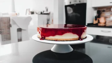 Фото рецепта Чизкейк с клюквенным сиропом и ягодным мармеладным слоем как в кондитерской