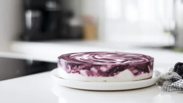 Фото блюда: Ежевичный чизкейк без выпечки: сладкий десерт с ягодами