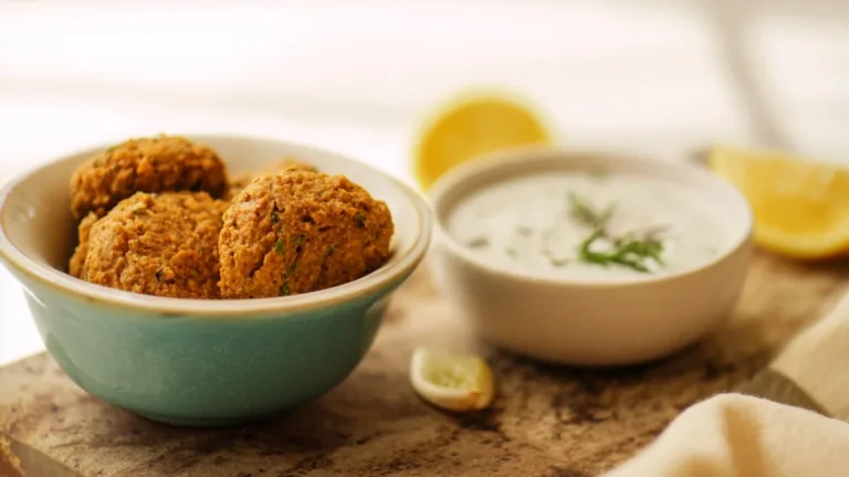 Фото блюда: Фалафель с тахини и лимоном как в уличных лавках Востока