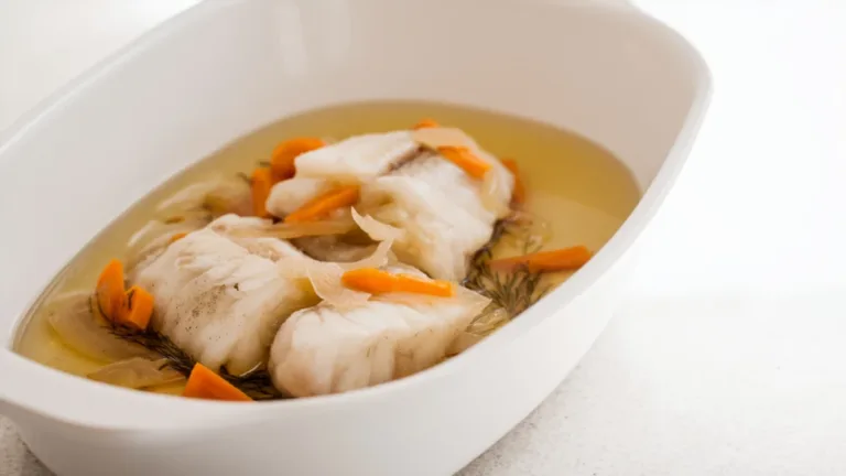 Фото блюда: Рецепт филе минтая в белом вине с овощами