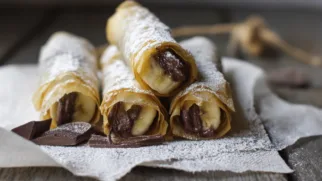 Фото рецепта: Фило рулеты с бананом и шоколадом: хрустящий десерт за 20 минут