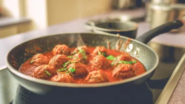 Фото блюда: Фрикадельки в томатном соусе — вкусный и сытный обед