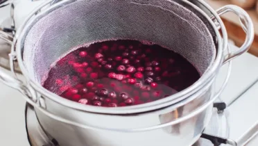 Фото блюда: Голубичный морс как в детстве: яркий вкус и чистый ягодный цвет