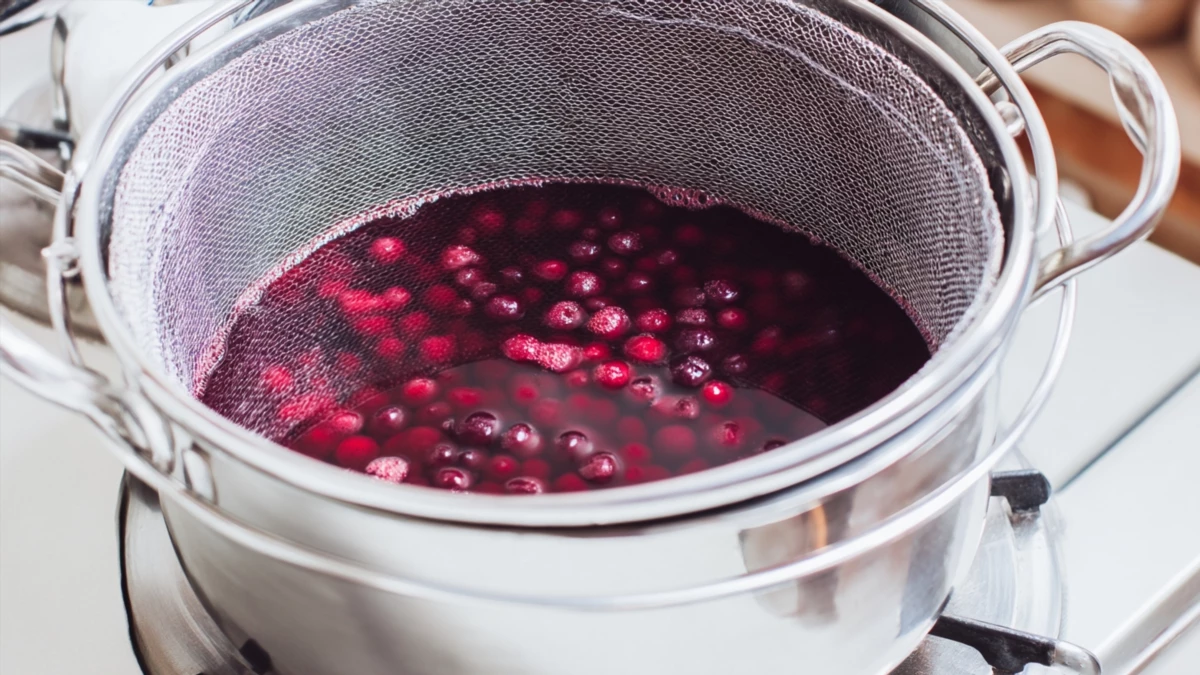 Фото блюда: Голубичный морс как в детстве: яркий вкус и чистый ягодный цвет