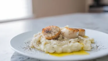 Фото блюда: Гребешки с картофельным пюре и сливочным маслом как в ресторане