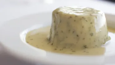 Фото рецепта Гусиная печень в сливочном прованском соусе — рецепт с калорийностью и пошаговым описанием