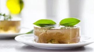 Фото рецепта: Холодец с лавровым листом насыщенный вкус и прозрачный бульон