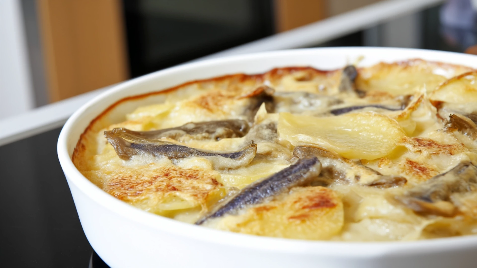 Фото блюда: Шведская запеканка Janssons frestelse с нежным картофелем и пряной рыбой