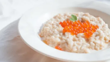 Фото блюда: Нежная рисовая каша с морошкой для уютного завтрака