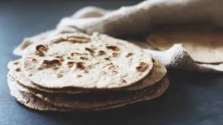 Фото рецепта: Каштановые чапати из муки каштановой — ароматные и мягкие лепешки