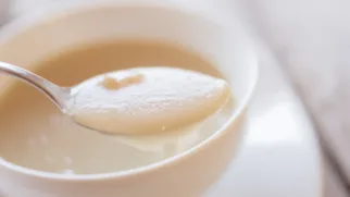 Фото рецепта: Крем суп с налимом и луком: нежность северной рыбы в ложке