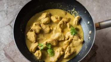 Фото рецепта Куриное карри на кокосовом масле: мягкое, сливочное и ароматное