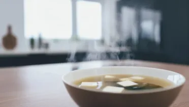 Фото блюда: Мисо суп с мягким васаби ароматом и тофу как в японском кафе