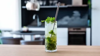 Фото рецепта: Классический мохито — идеальный освежающий коктейль с ромом и мятой