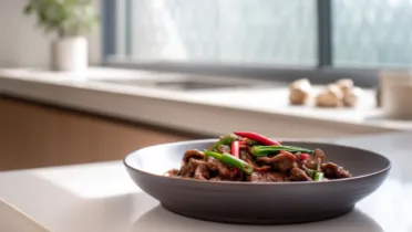 Фото рецепта Момордика с говядиной в насыщенном соевом соусе с ярким вкусом